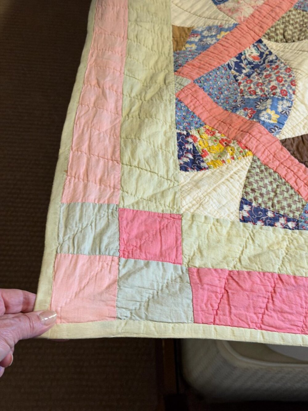 1940s vintage quilt with feedsack fabrics 75" x 76" Flowering Snowball pattern - Picture 10 of 16